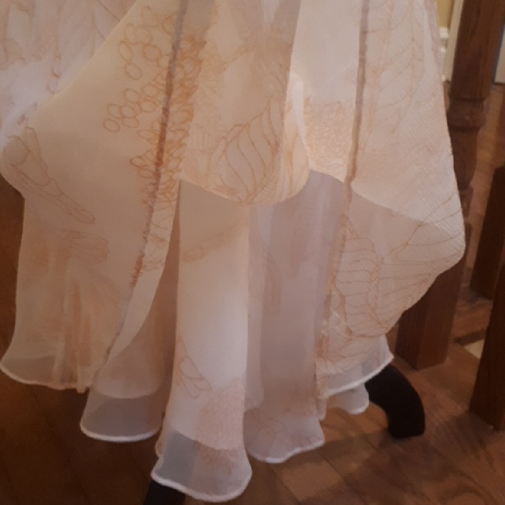 Elegant Cream Silk Evening Gown - Picture 6 of 11